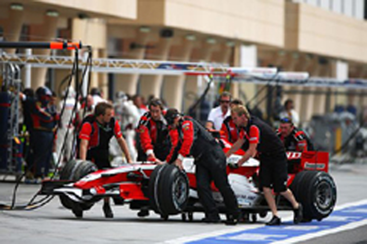 佐藤琢磨がクラッシュ(バーレーンGP予選) 佐藤琢磨がクラッシュ(バーレーンGP予選)