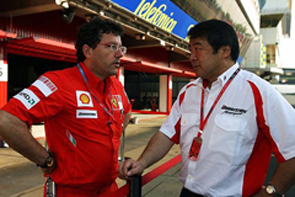 ブリヂストンの浜島裕英とフェラーリのルカ・バルディセリ(画像) ブリヂストンの浜島裕英とフェラーリのルカ・バルディセリ(画像)
