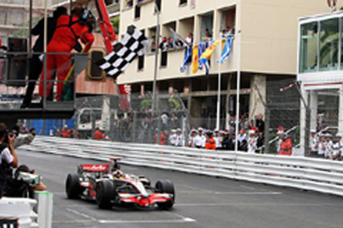 パンク状態で優勝したルイス・ハミルトン(マクラーレン) パンク状態で優勝したルイス・ハミルトン(マクラーレン)