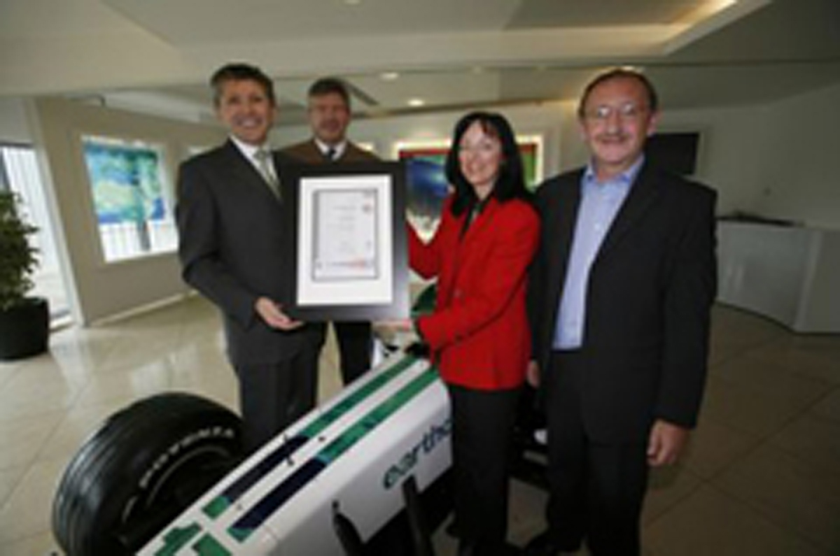 �ۥ��F1��ISO14001 ǧ�ڤ����