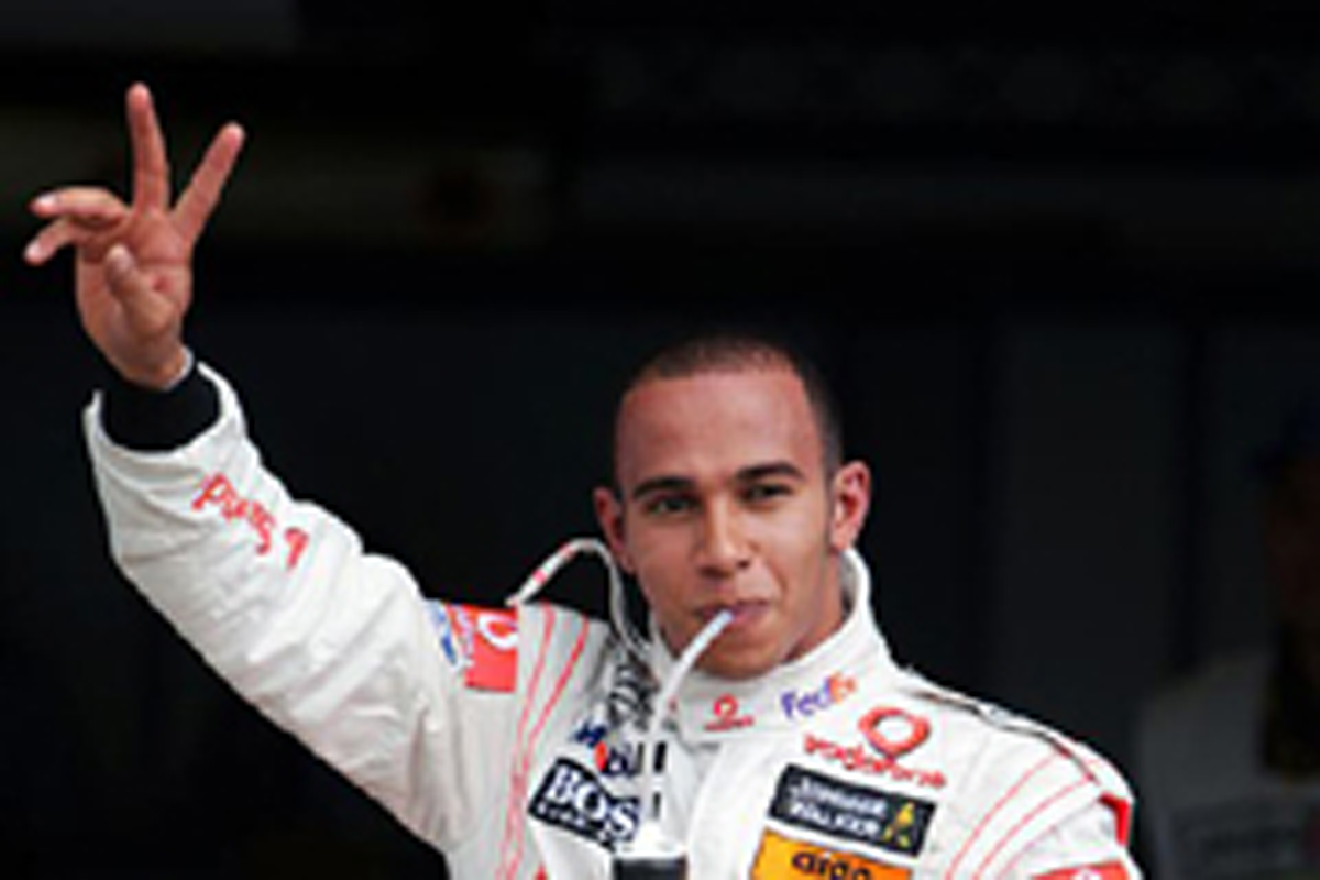 ポールポジションを獲得したルイス・ハミルトン(マクラーレン) ポールポジションを獲得したルイス・ハミルトン(マクラーレン)