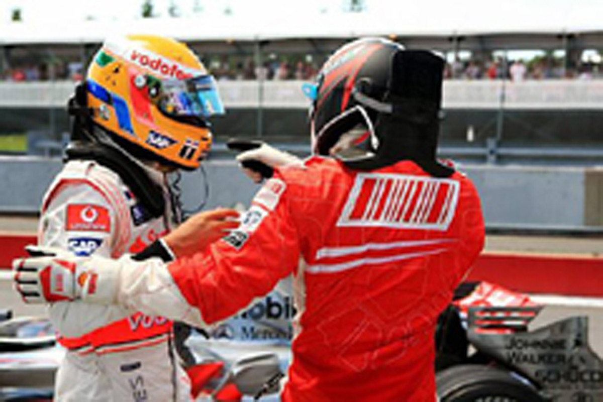 ハミルトンに詰め寄るライコエン(カナダGP) ハミルトンに詰め寄るライコエン(カナダGP)