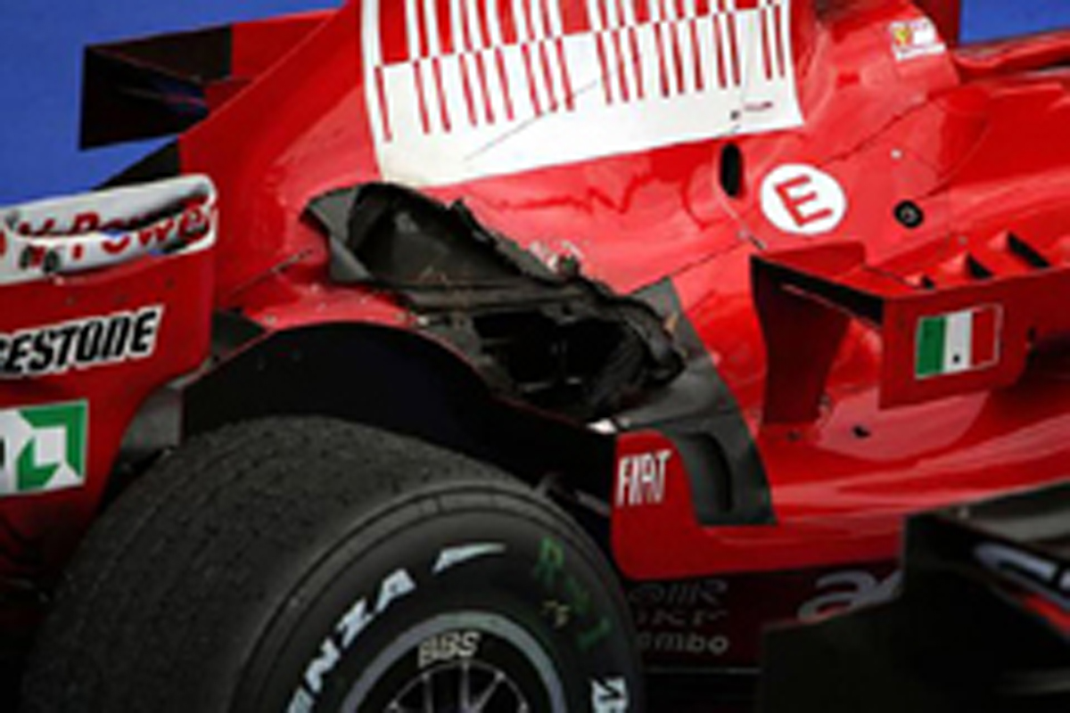 レース後のキミ・ライコネンのマシン(画像) レース後のキミ・ライコネンのマシン(画像)