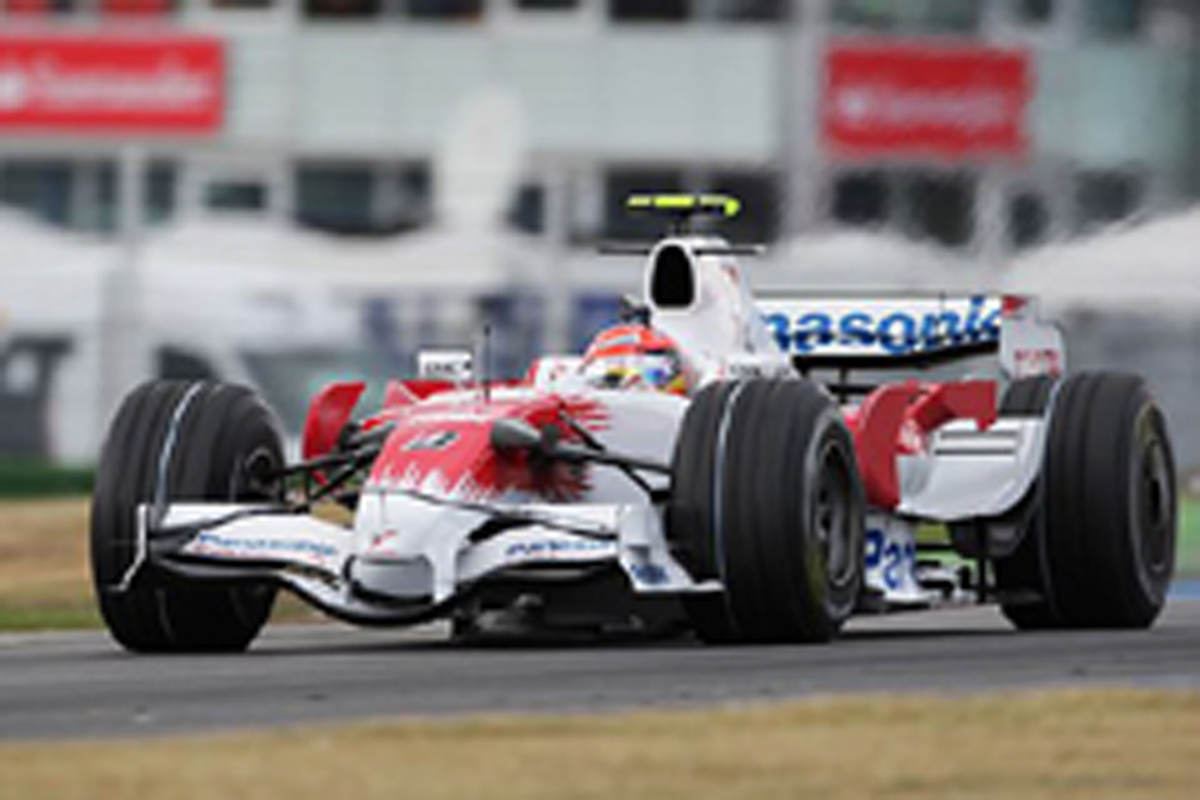 クラッシュし病院に搬送されたティモ・グロック(トヨタF1) クラッシュし病院に搬送されたティモ・グロック(トヨタF1)