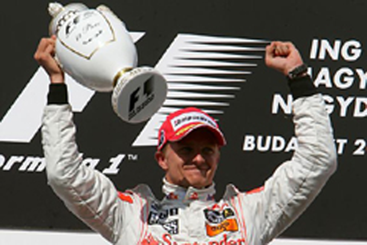 ヘイキ・コバライネンがF1初優勝(ハンガリーGP) ヘイキ・コバライネンがF1初優勝(ハンガリーGP)