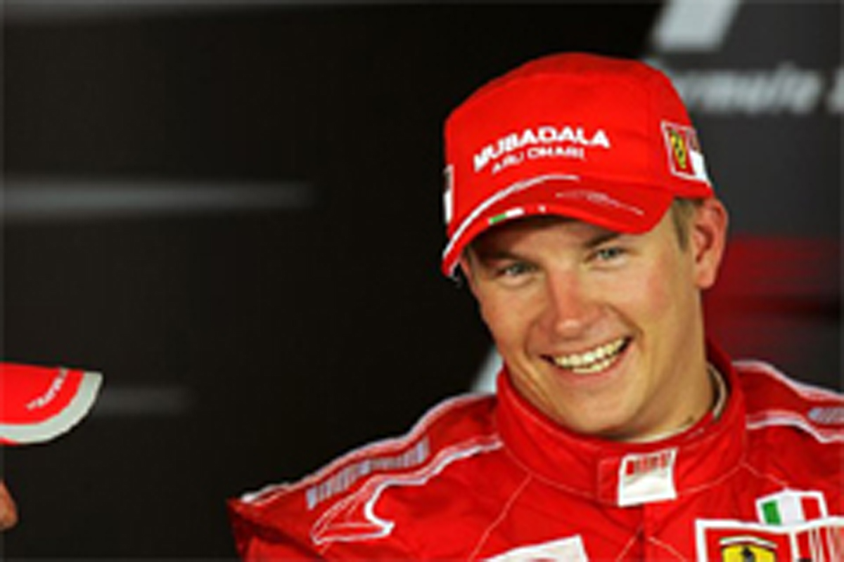 フェラーリとの契約を2010年まで延長したキミ・ライコネン(画像)