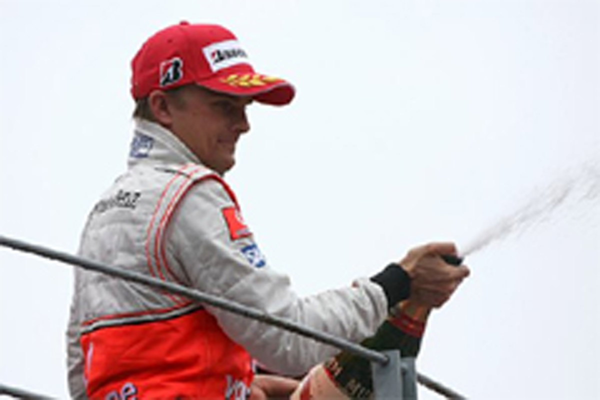 ヘイキ・コバライネンが2位表彰台(マクラーレン) ヘイキ・コバライネンが2位表彰台(マクラーレン)