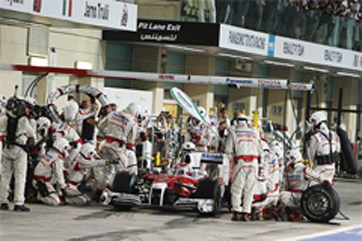 トヨタF1 500名のスタッフを削減