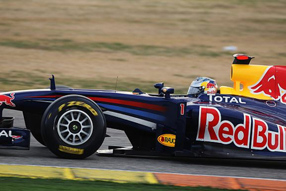 レッドブル RB7 (走行画像:セバスチャン・ベッテル)