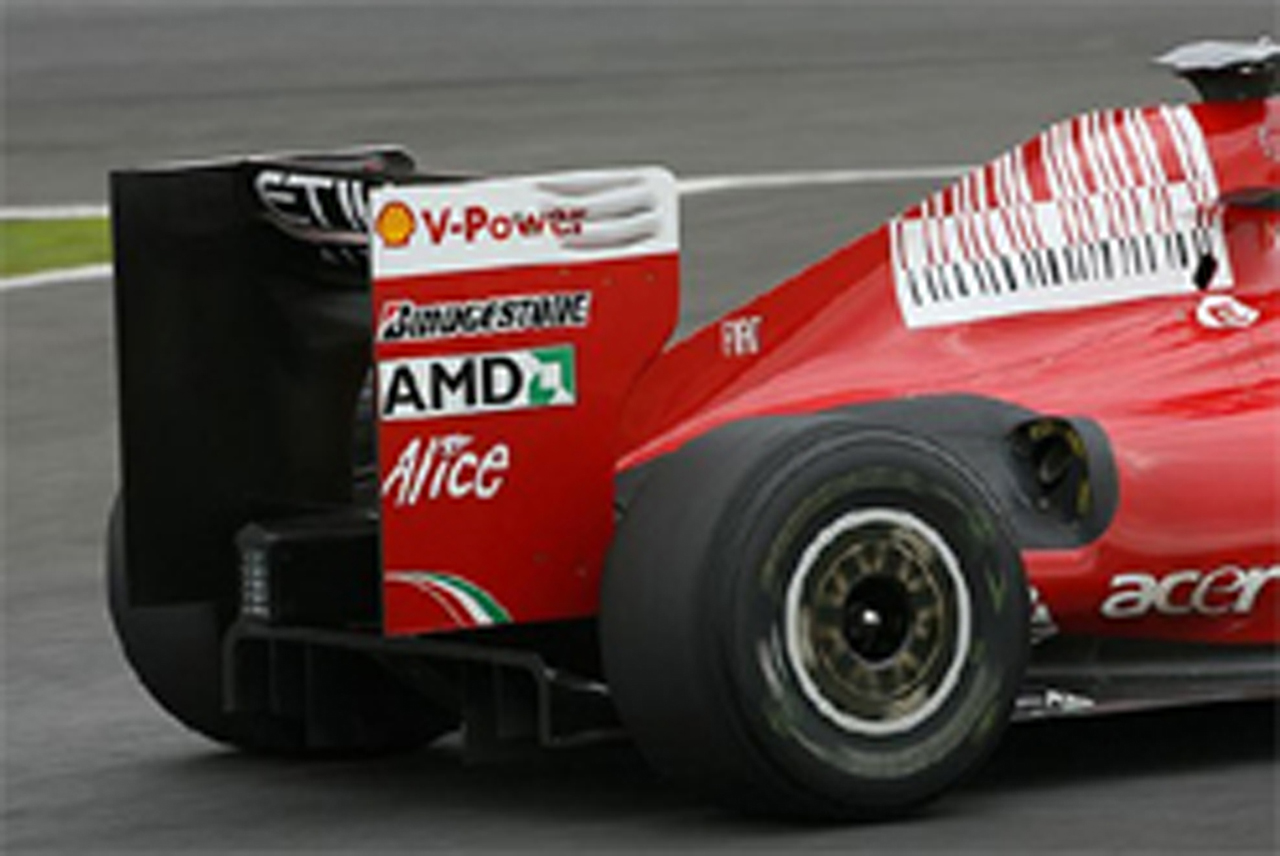 フェラーリ F60：エキゾーストの形状を変更