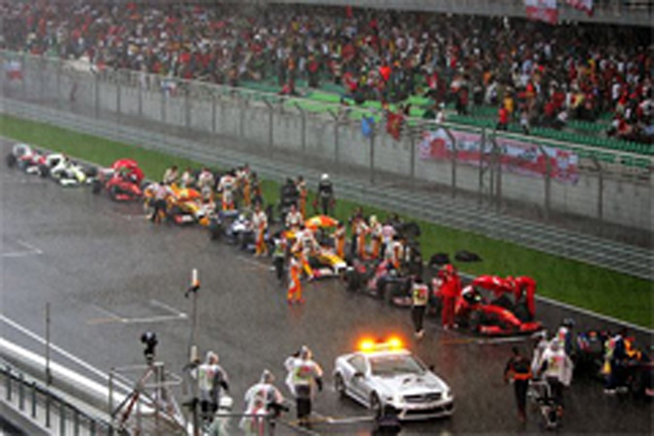 雨で切り上げとなったマレーシアGP