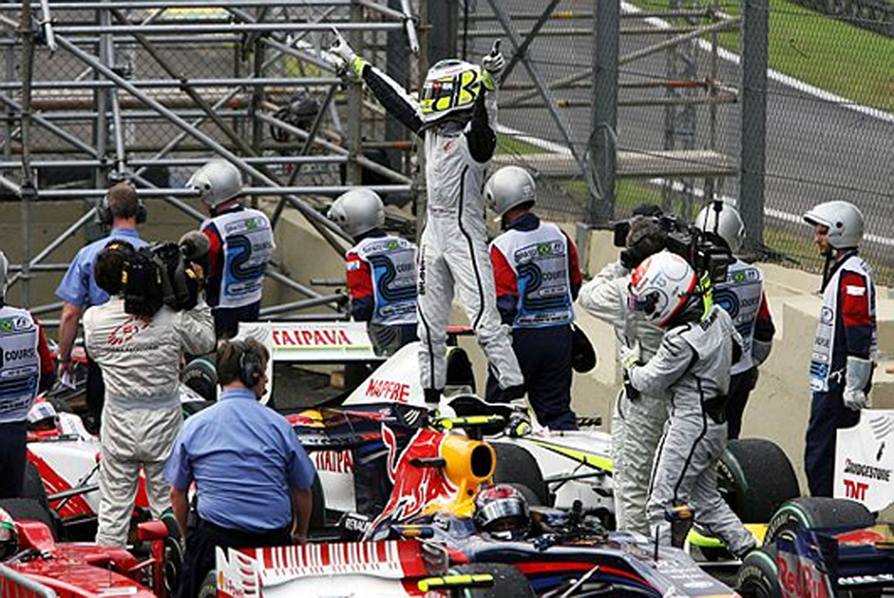 ジェンソン・バトン、ワールドチャンピオン獲得！ 【 F1-Gate .com 】
