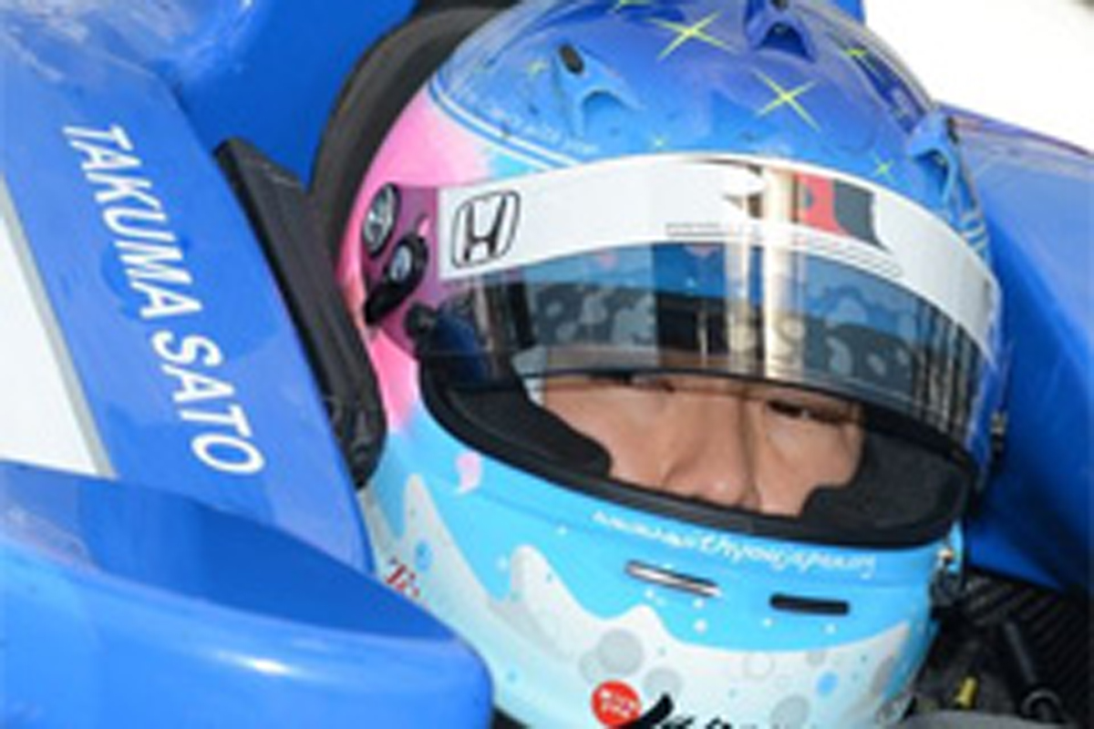佐藤琢磨、昨年のインディ500で着用したヘルメットを出品 【 F1-Gate 