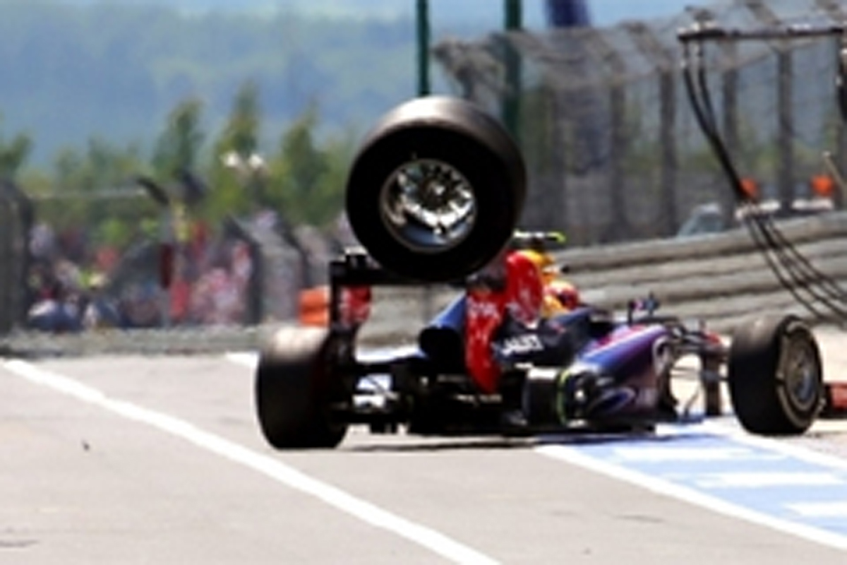 F1 タイヤ脱落