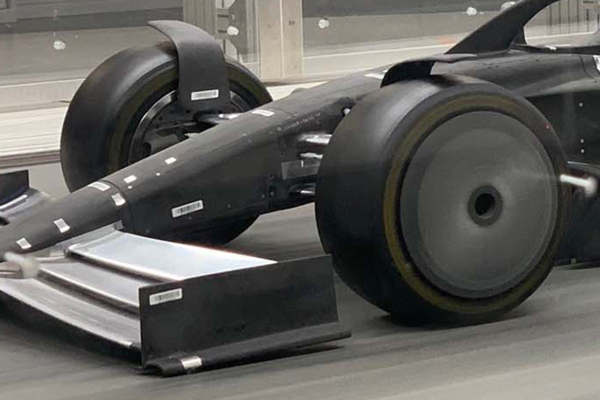 2021年F1マシン：18インチ扁平タイヤ