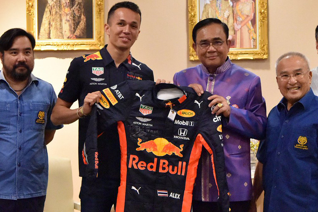 F1 アレクサンダー・アルボン、タイ王国首相プラユット・チャンオチャを訪問