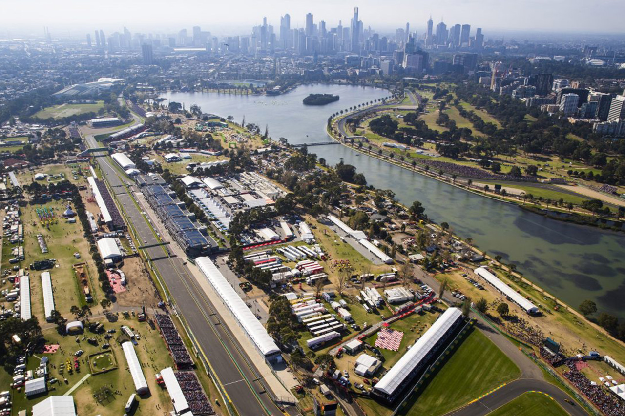 F1、オーストラリアとバーレーンの入国のための特別チャーター機を手配