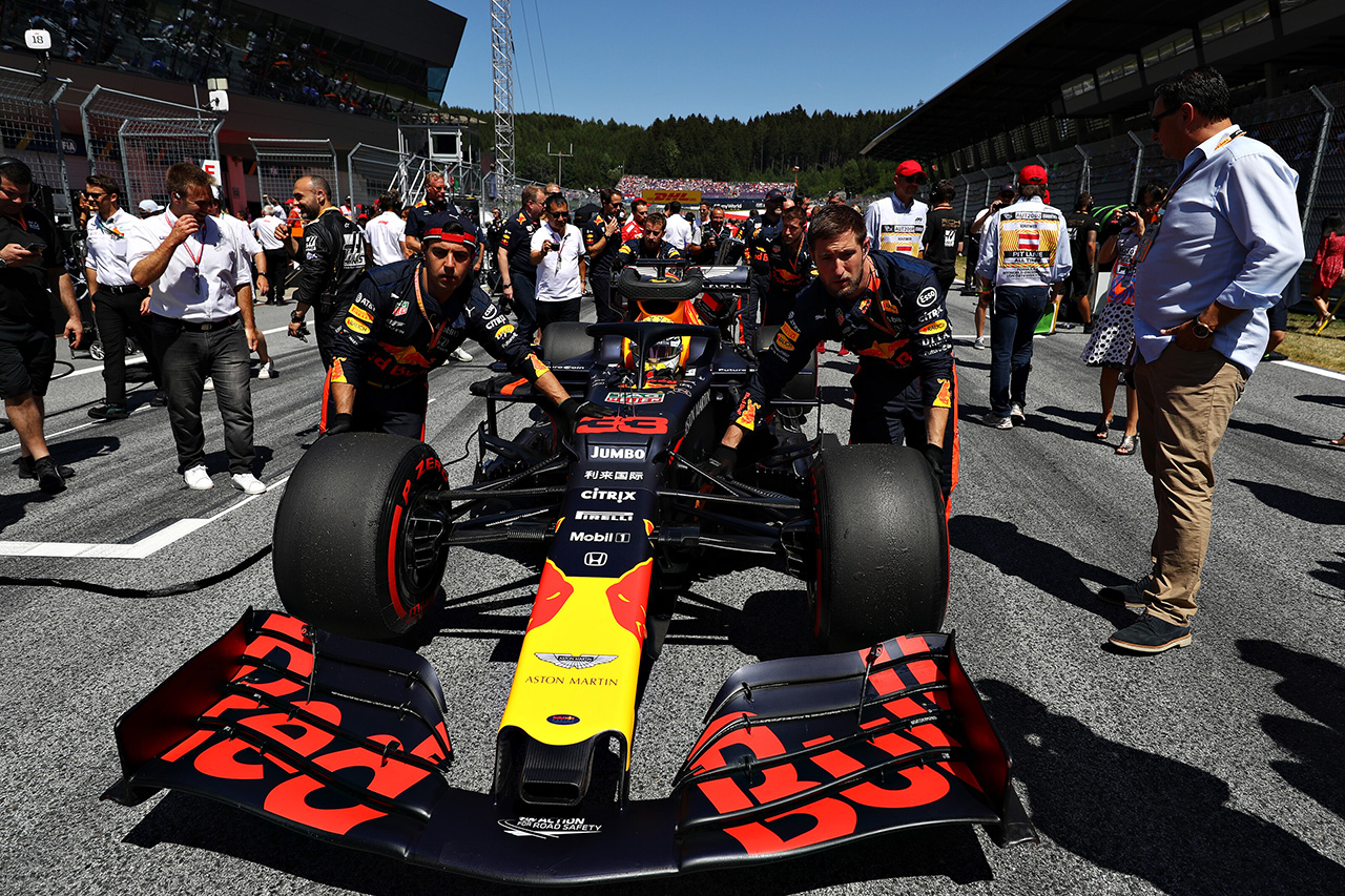 F1：無観客レースの開催にも課題…1000人近いスタッフが関与