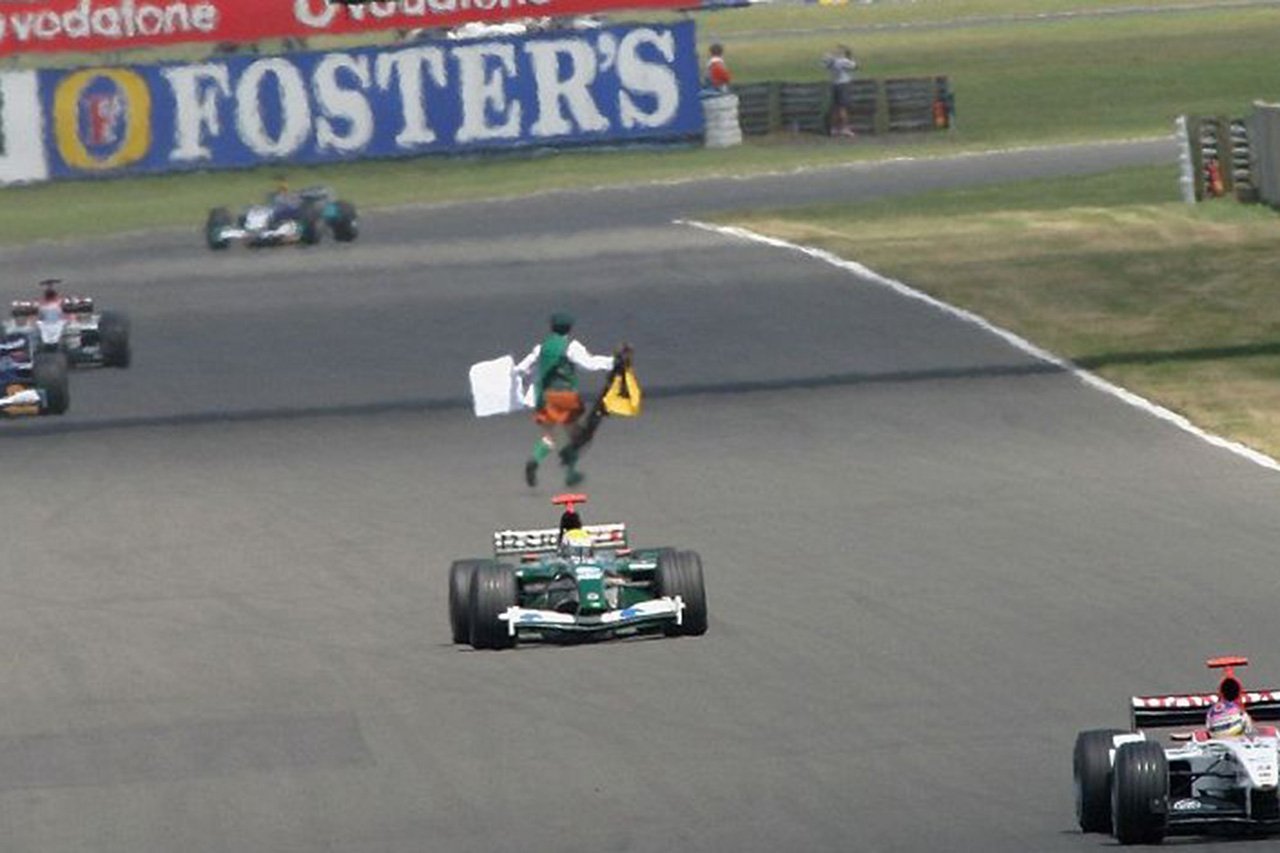 F1無料配信：2003年 F1イギリスGP “司祭がコースに乱入する珍事”