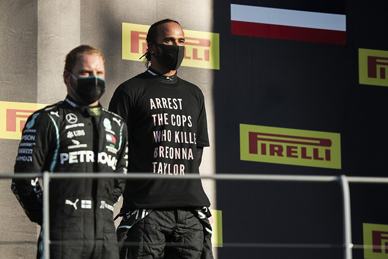 F1：表彰台でのレーシングスーツ以外の着用を禁止