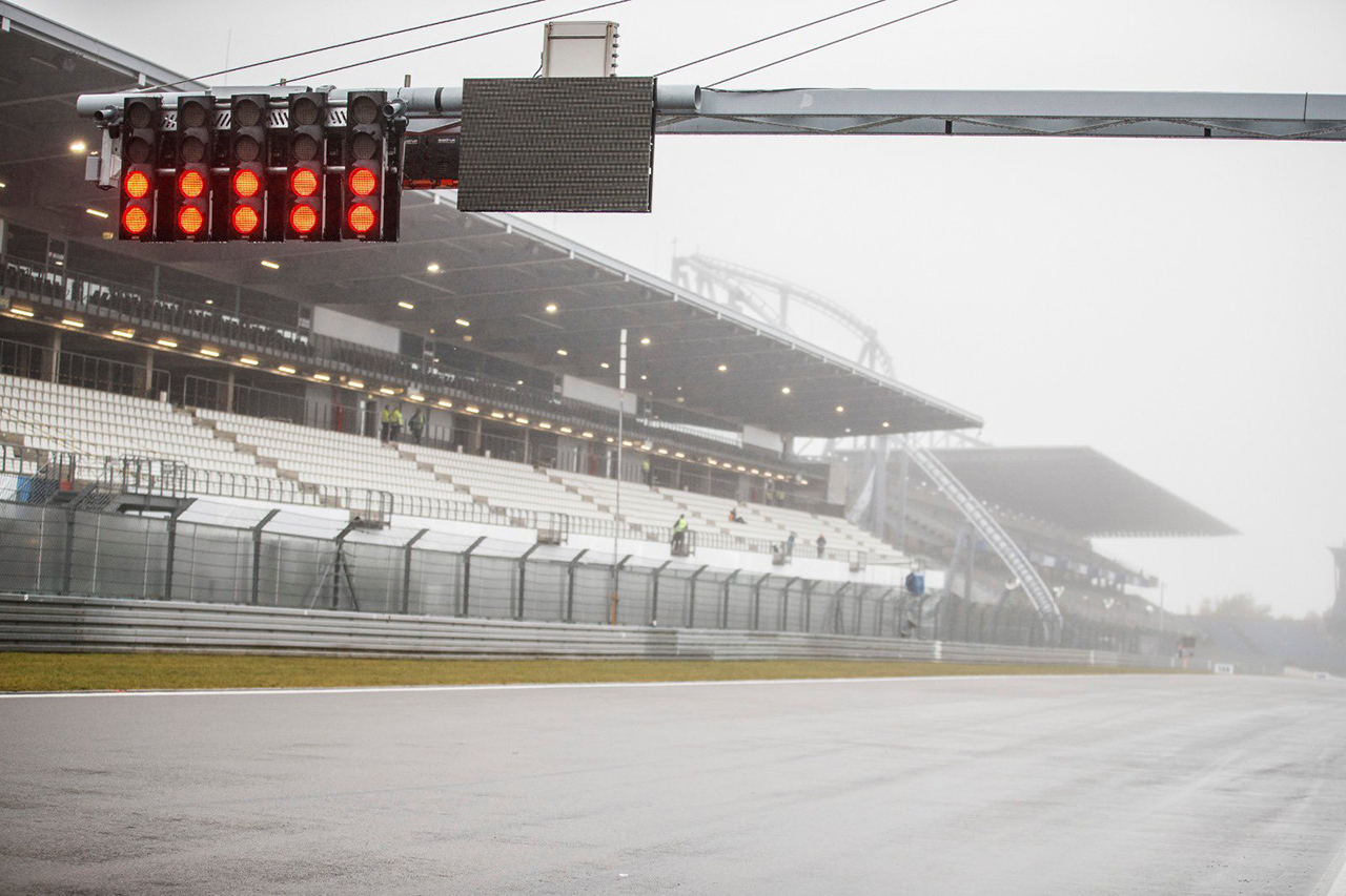 F1アイフェルGP フリー走行1回目：悪天候によりヘリが飛べず中止