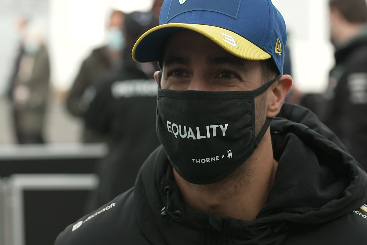 【動画】 ダニエル・リカルド、久々の表彰台で“シューイ”を忘れる / ルノー F1アイフェルGP 決勝