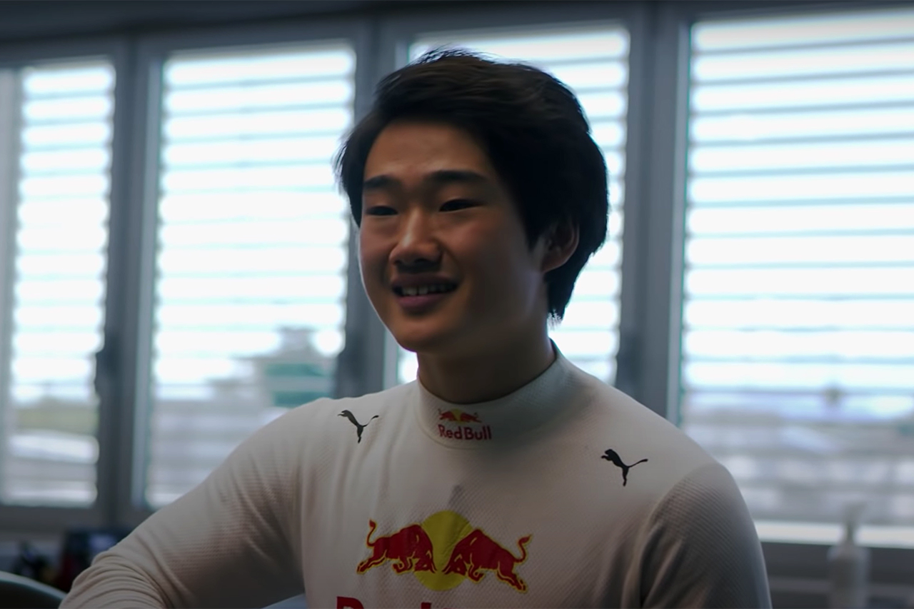 角田裕毅、F1初テストに意気込み「1周目からプッシュして楽しみたい」 / アルファタウリ・ホンダF1