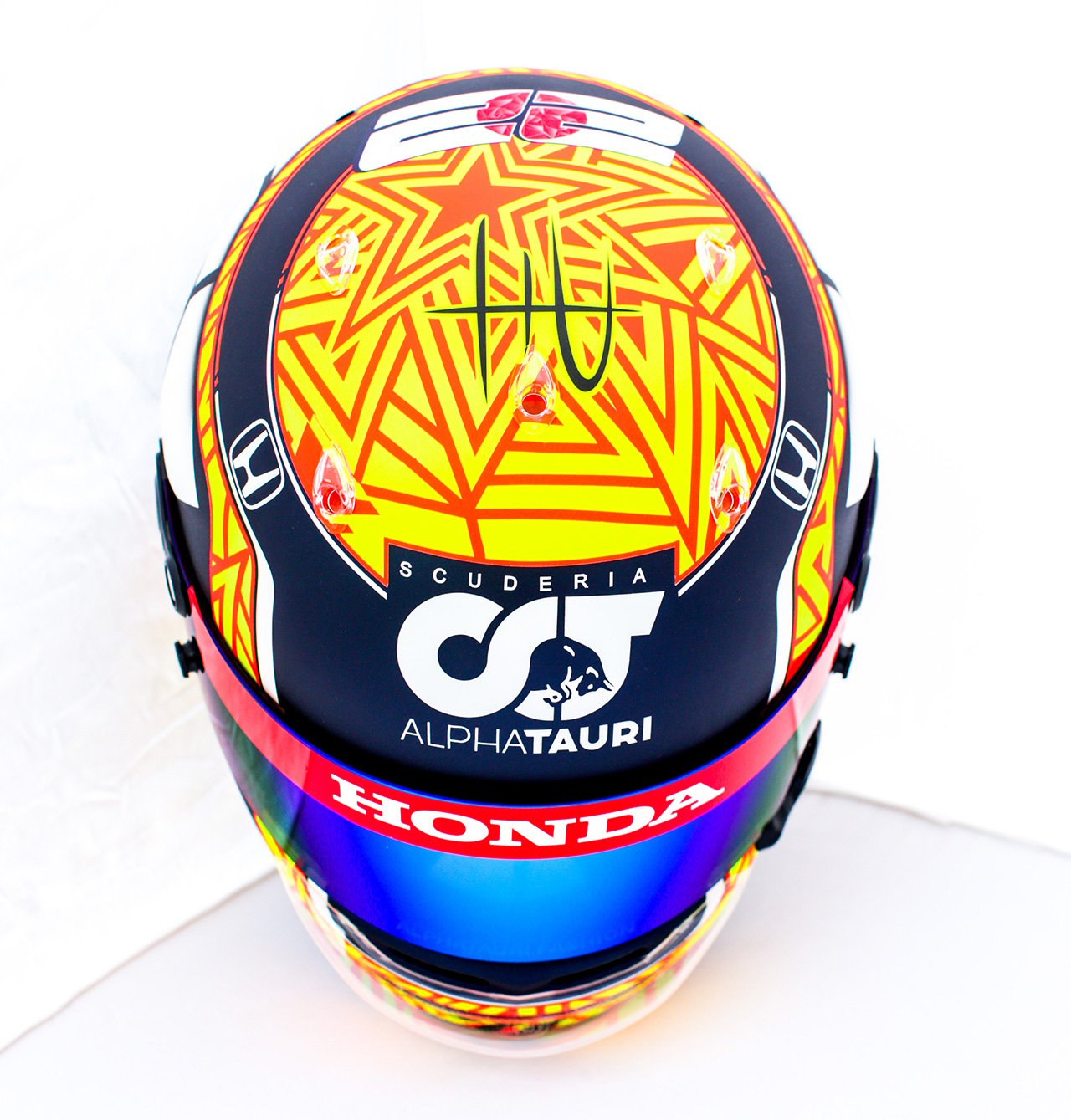 角田裕毅、アントワーヌ・ユベールを追悼したスペシャルヘルメット / 2021年 F1ベルギーGP