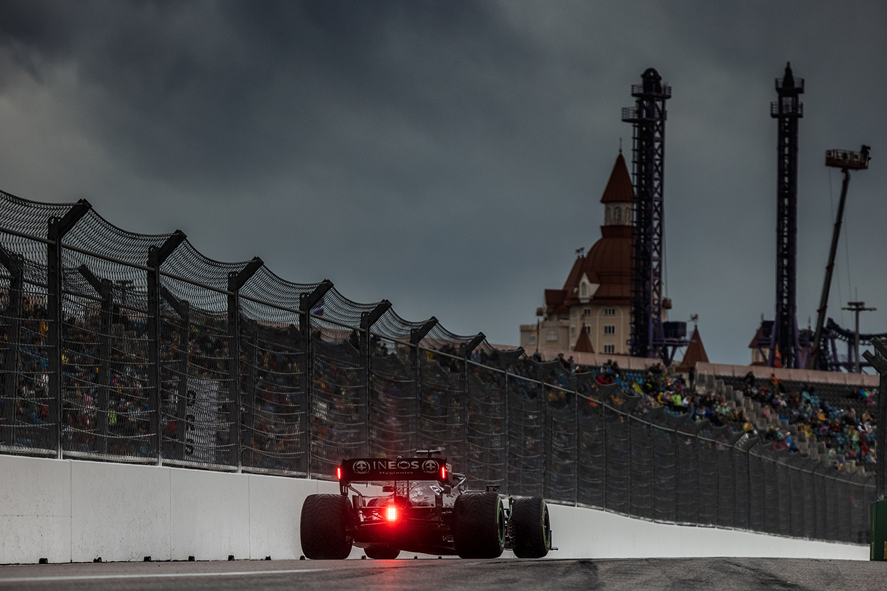 F1、悪天候が予報されるグランプリの開始時間変更について議論