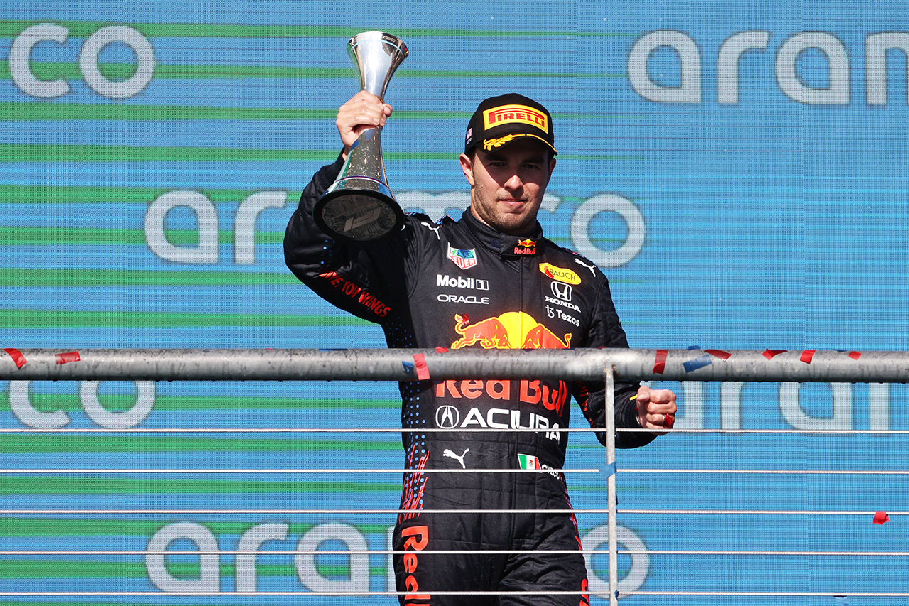 セルジオ・ペレス、体調不良にドリンクシステムの故障のなかで3位表彰台 / レッドブル・ホンダ F1アメリカGP 決勝