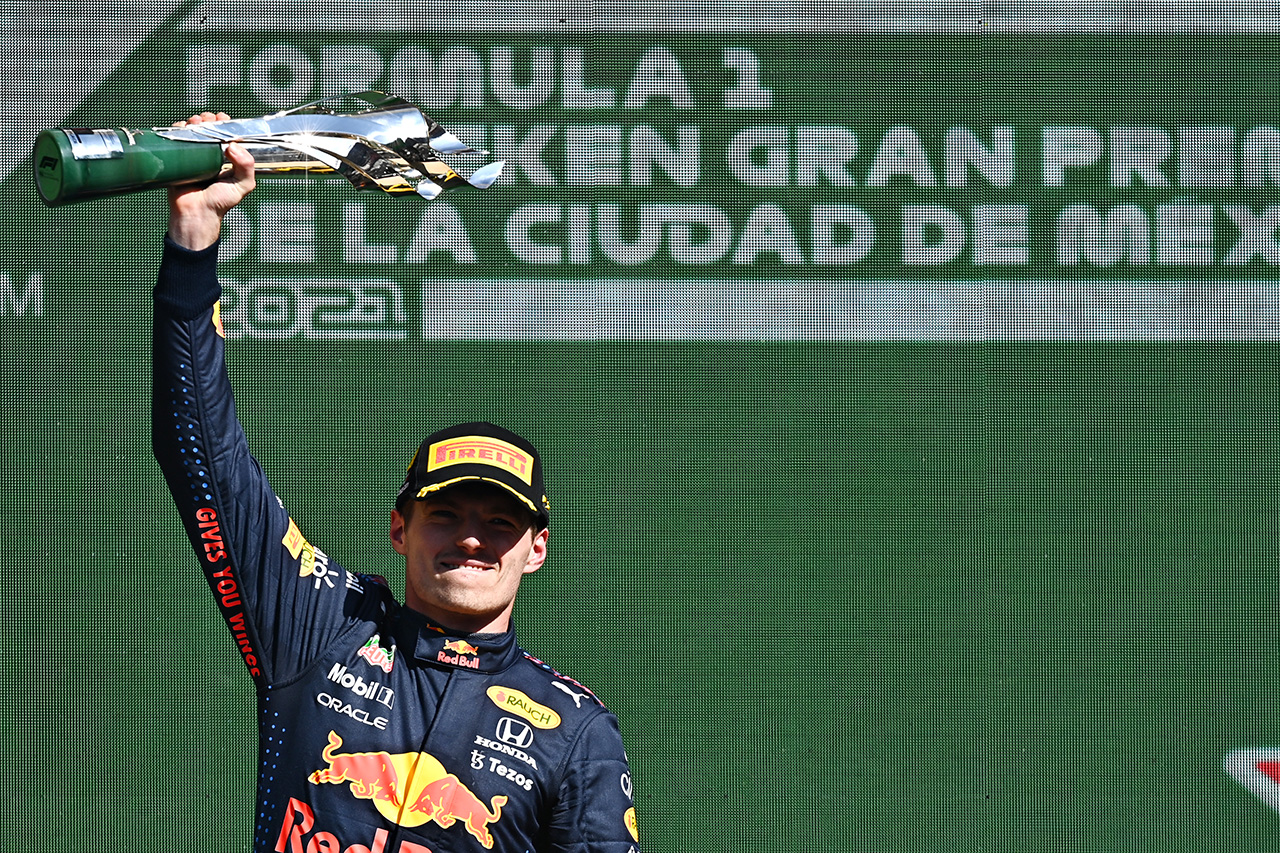 マックス・フェルスタッペン、ホンダF1エンジンでセナを超える年間9勝目 / F1メキシコGP 決勝