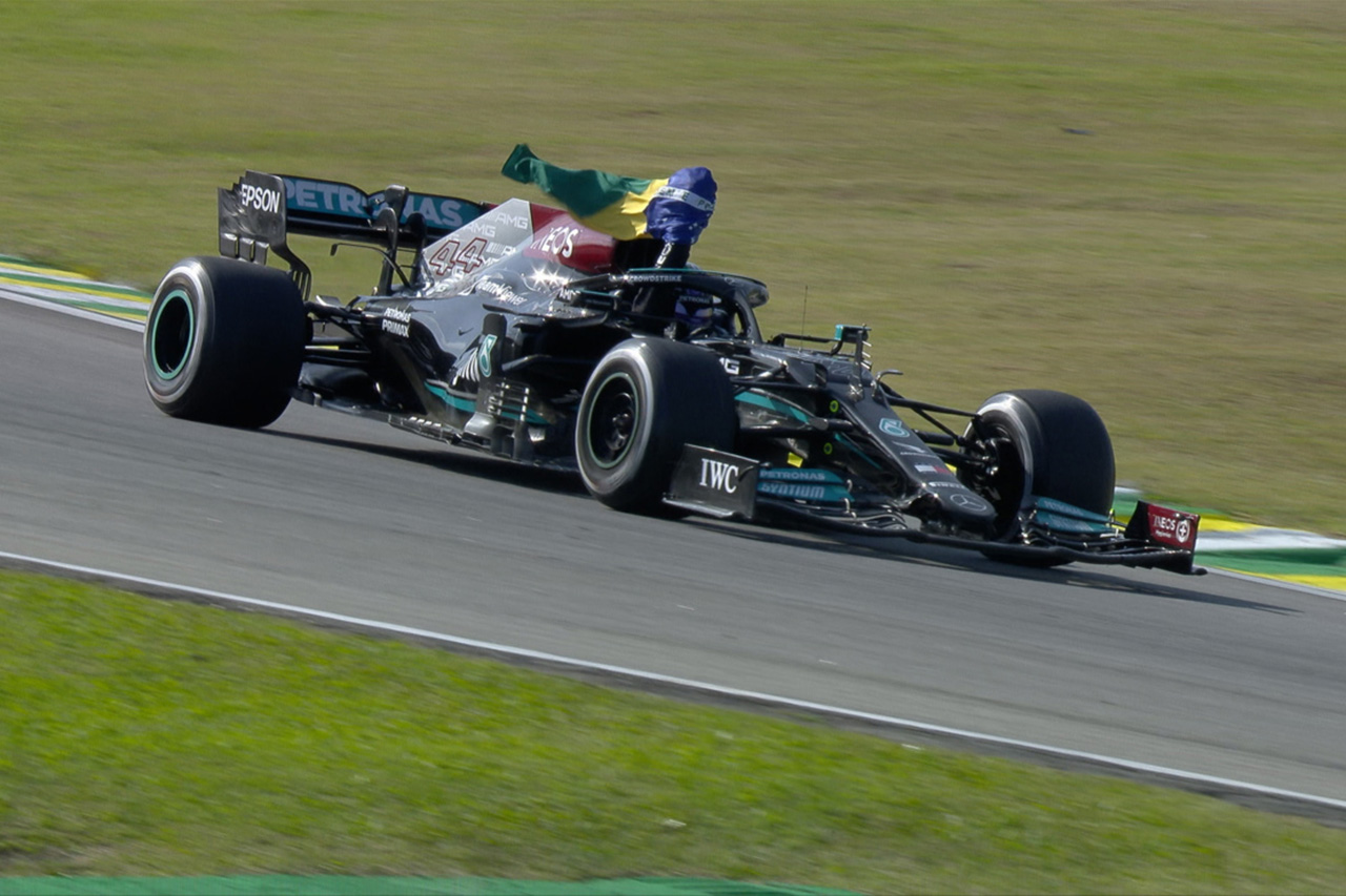 ルイス・ハミルトン、優勝後のインラップでシートベルトを緩めて罰金5000ユーロ / F1ブラジルGP 決勝
