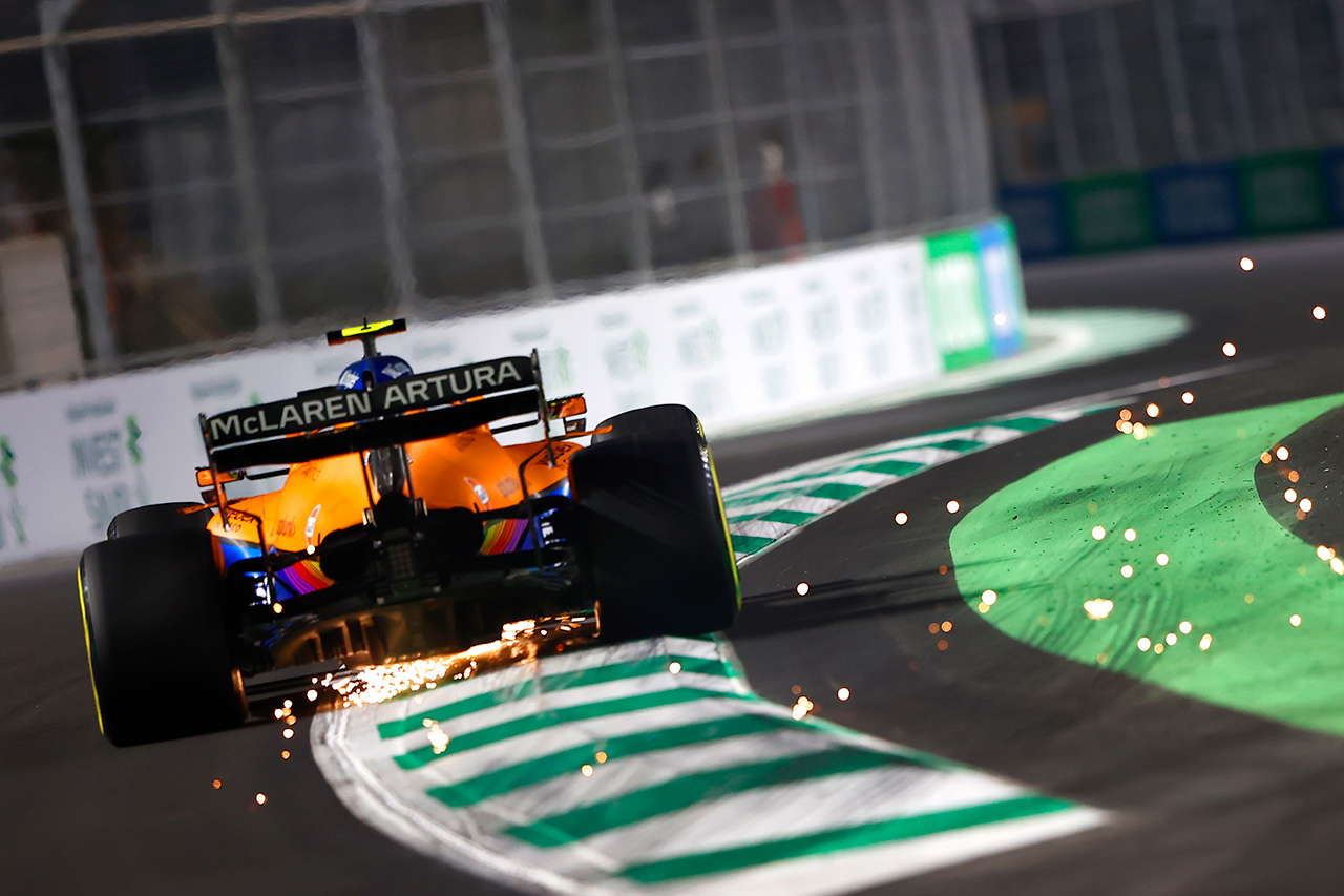 ランド・ノリス 「間違ったタイミングで瞬きをすれば壁にぶつかる」 マクラーレン F1サウジアラビアGP 金曜フリー走行