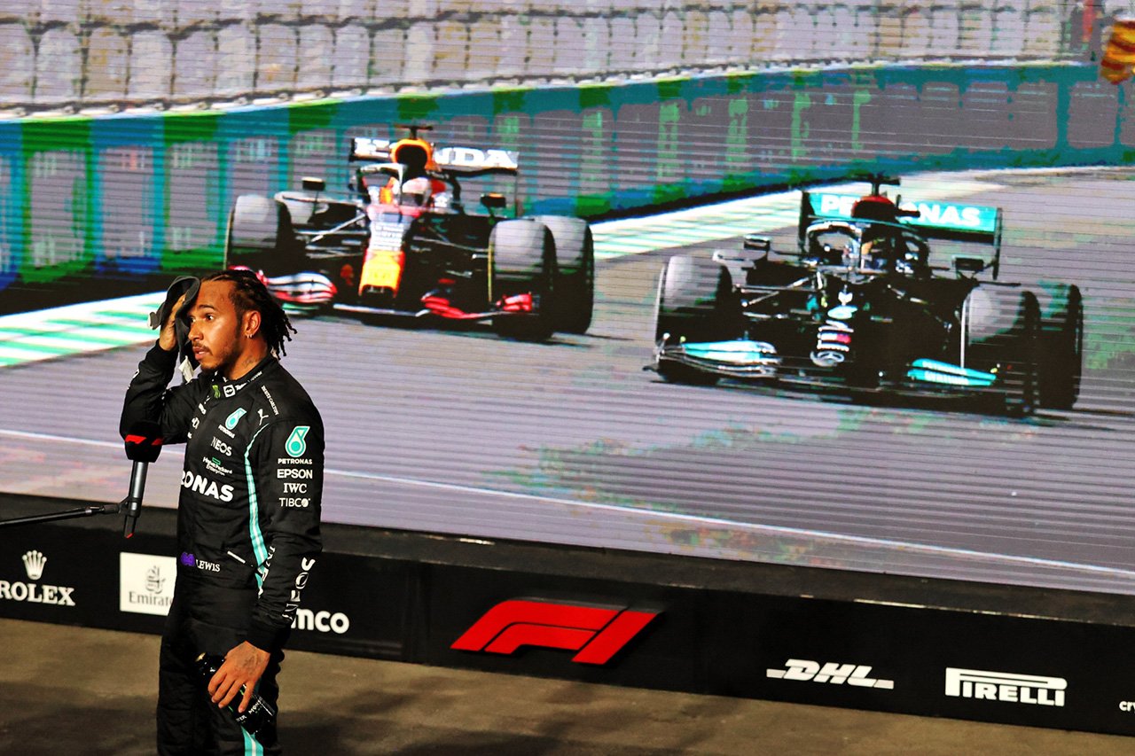 ルイス・ハミルトン 「フェルスタッペンの動きは限度を超えていた」 F1サウジアラビアGP 決勝