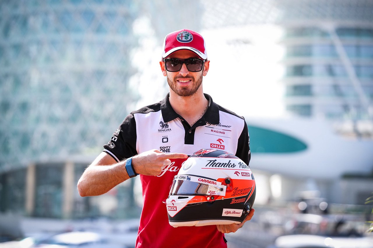 アントニオ・ジョビナッツィ、F1アブダビGPで“ライコネン・ヘルメット”