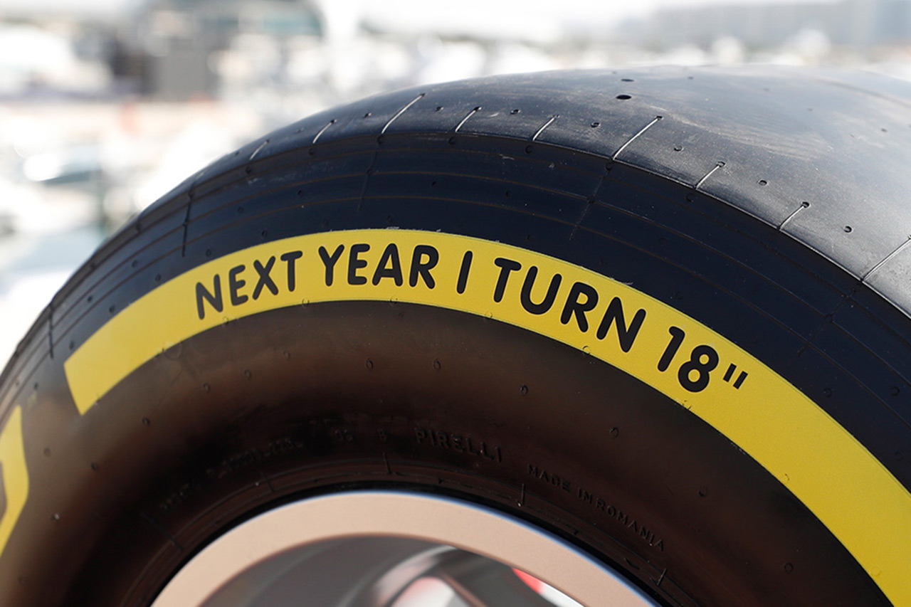 ピレリ、最後のレースとなる13インチのF1タイヤに特別なロゴ / 2021年 F1アブダビGP
