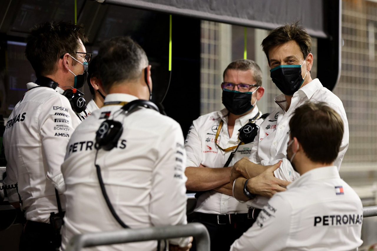 F1：チーム代表とレースディレクターの無線通信を禁止