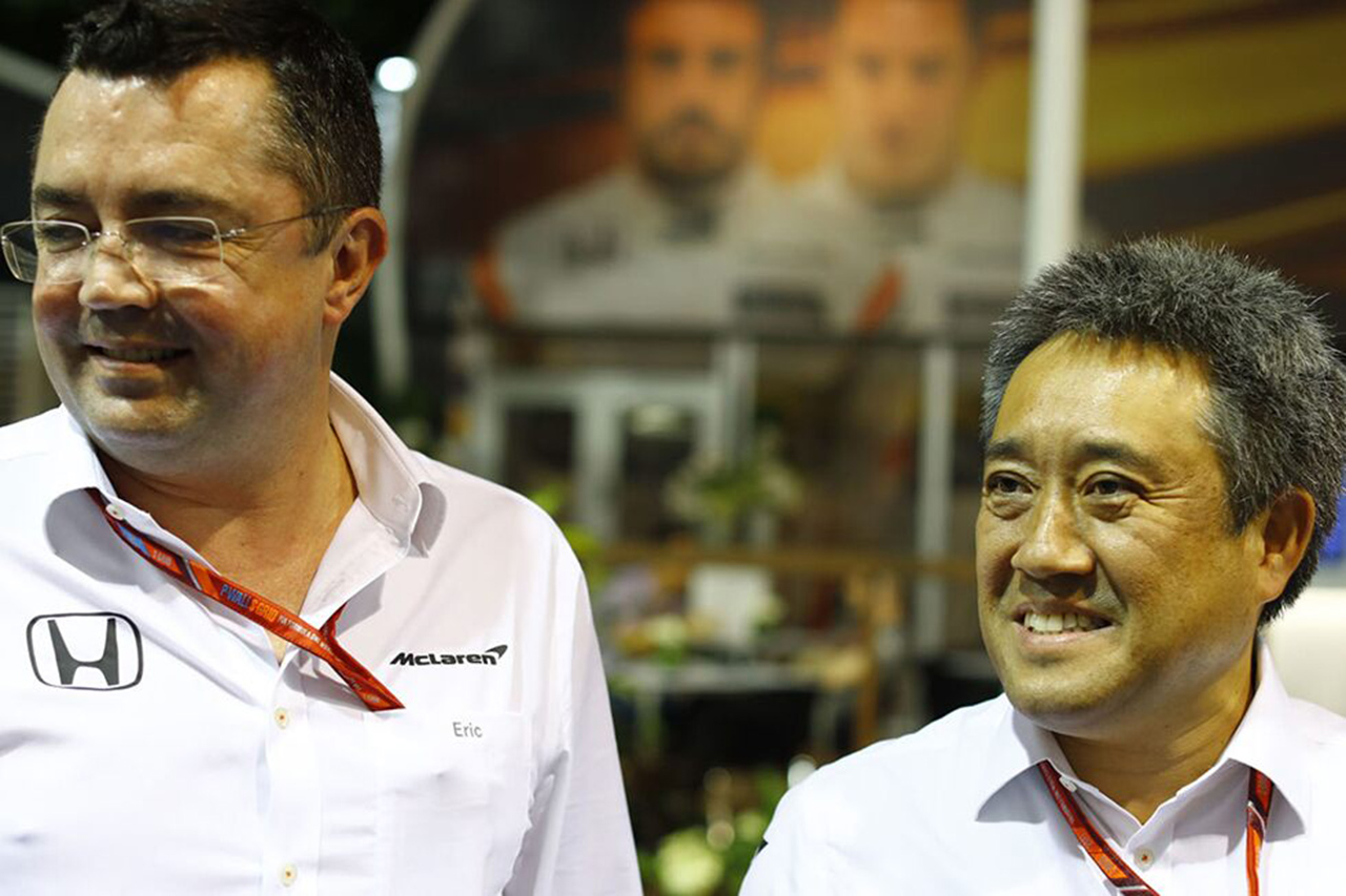 山本雅史（ホンダF1 マネージングディレクター）とエリック・ブーリエ（当時のマクラーレンF1のレーシングディレクター）