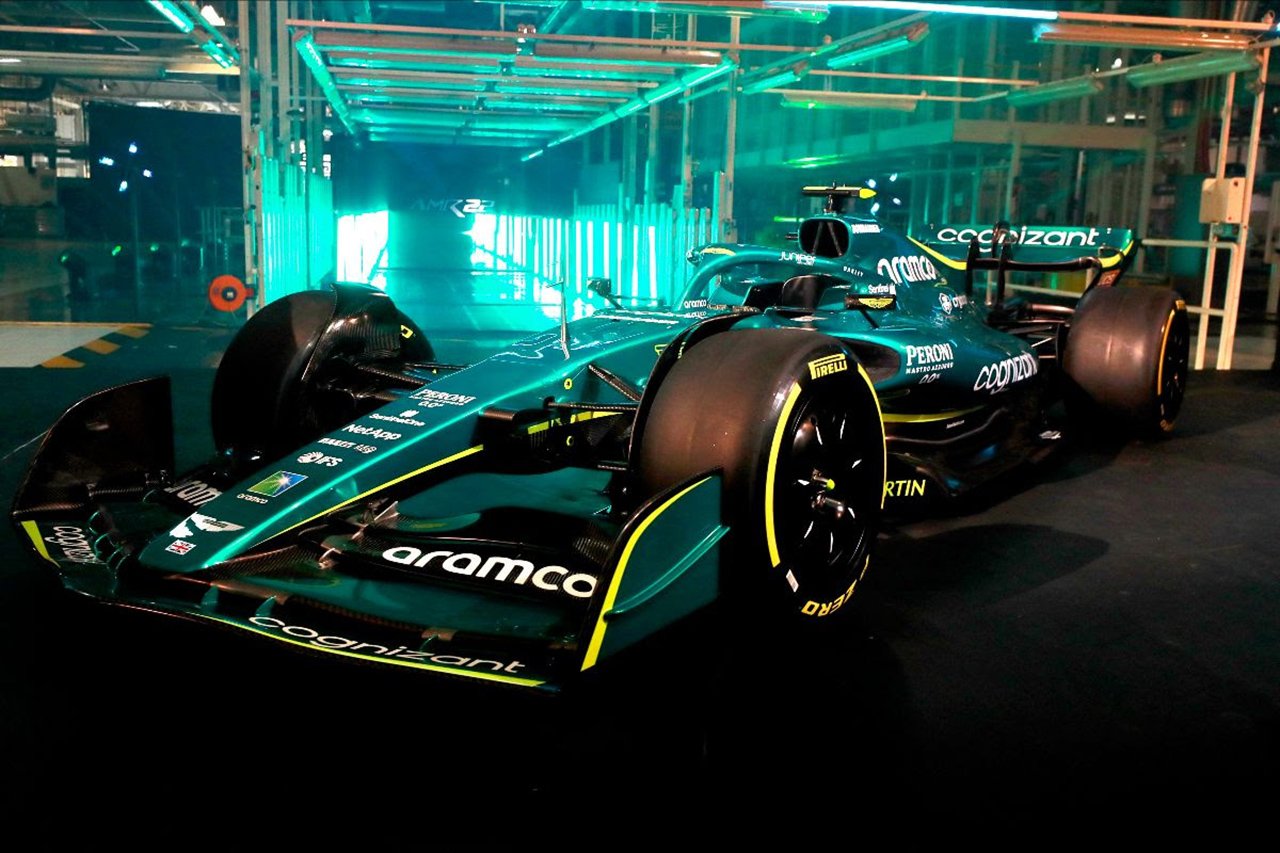 アストンマーティンF1、AMR22を発表…鮮やかなグリーンに変貌 / 2022年F1マシン