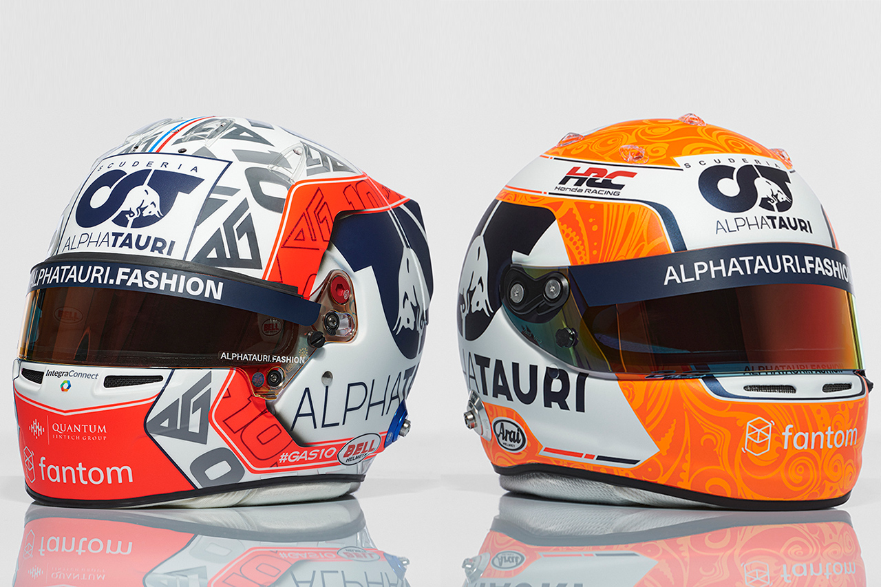 F1：角田裕毅＆ピエール・ガスリー、2022年仕様のヘルメットを公開…角田にはHRCのロゴ
