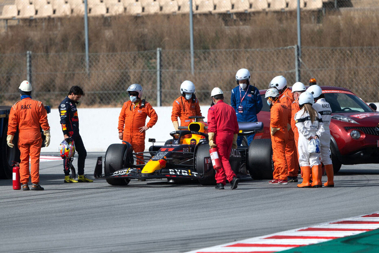 セルジオ・ペレス、ギアボックス問題に遭遇も「テストでは想定されること」 / レッドブル・レーシング F1バルセロナテスト2日目