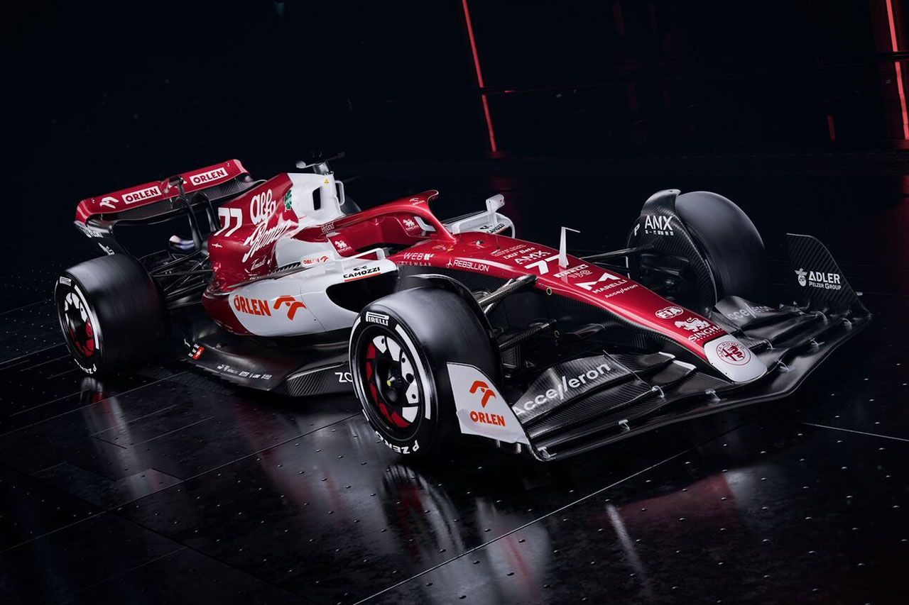 アルファロメオ、2022年F1マシン『C42』の正式カラーリングを披露