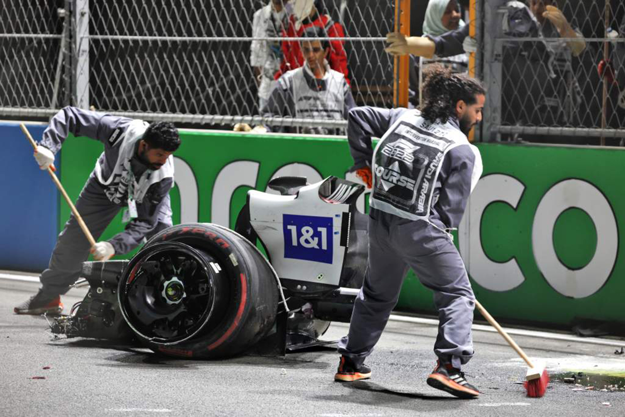 F1サウジアラビアGP：ドライバー、サーキットの縁石の変更を望む