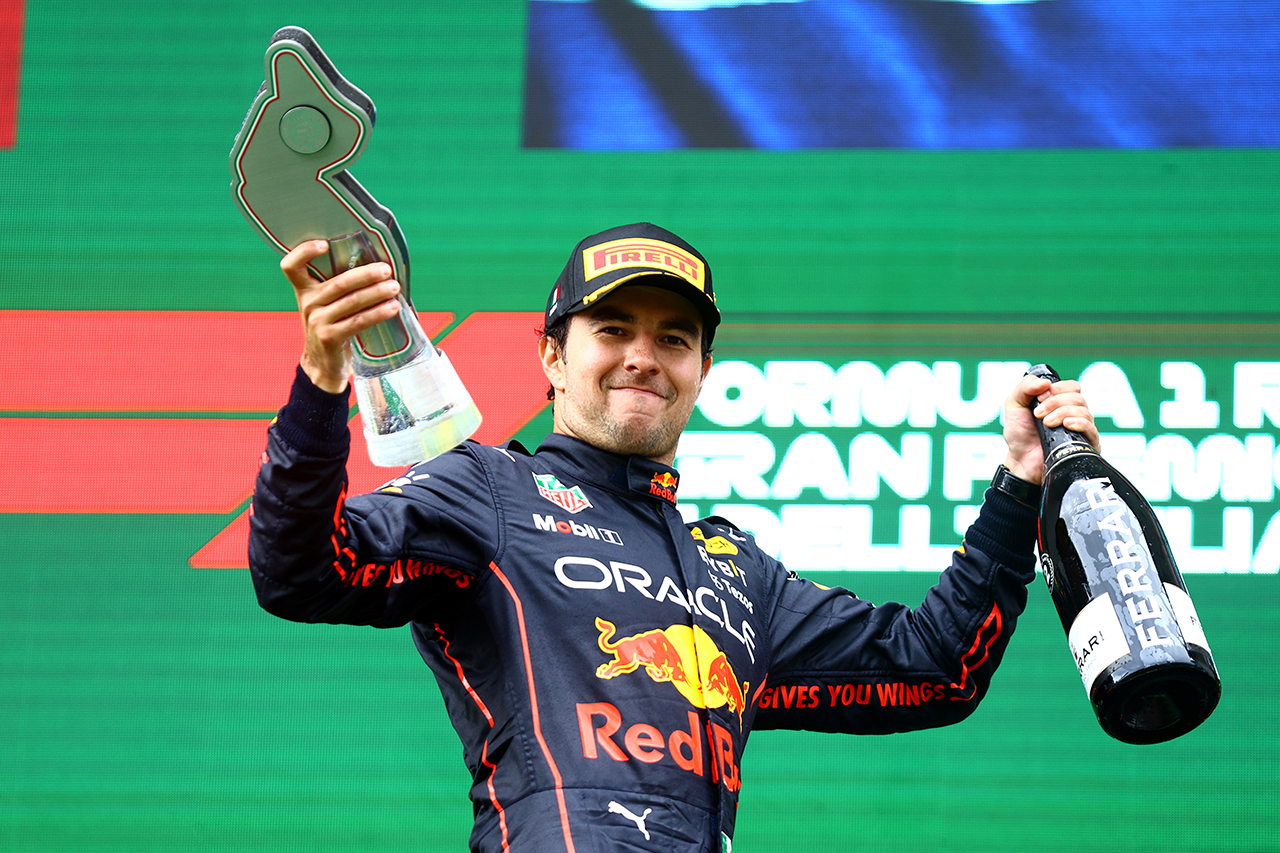 セルジオ・ペレス、2位表彰台「1-2はチームにとって素晴らしい結果」 / レッドブル・レーシング F1 エミリア・ロマーニャGP 決勝
