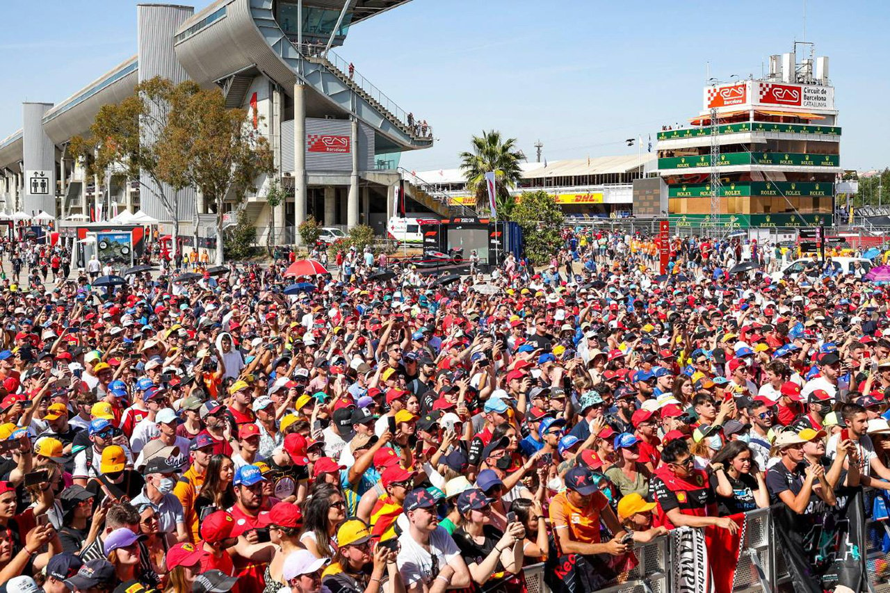 F1スペインGP主催者、飲料数不足などの混乱を来場者に謝罪