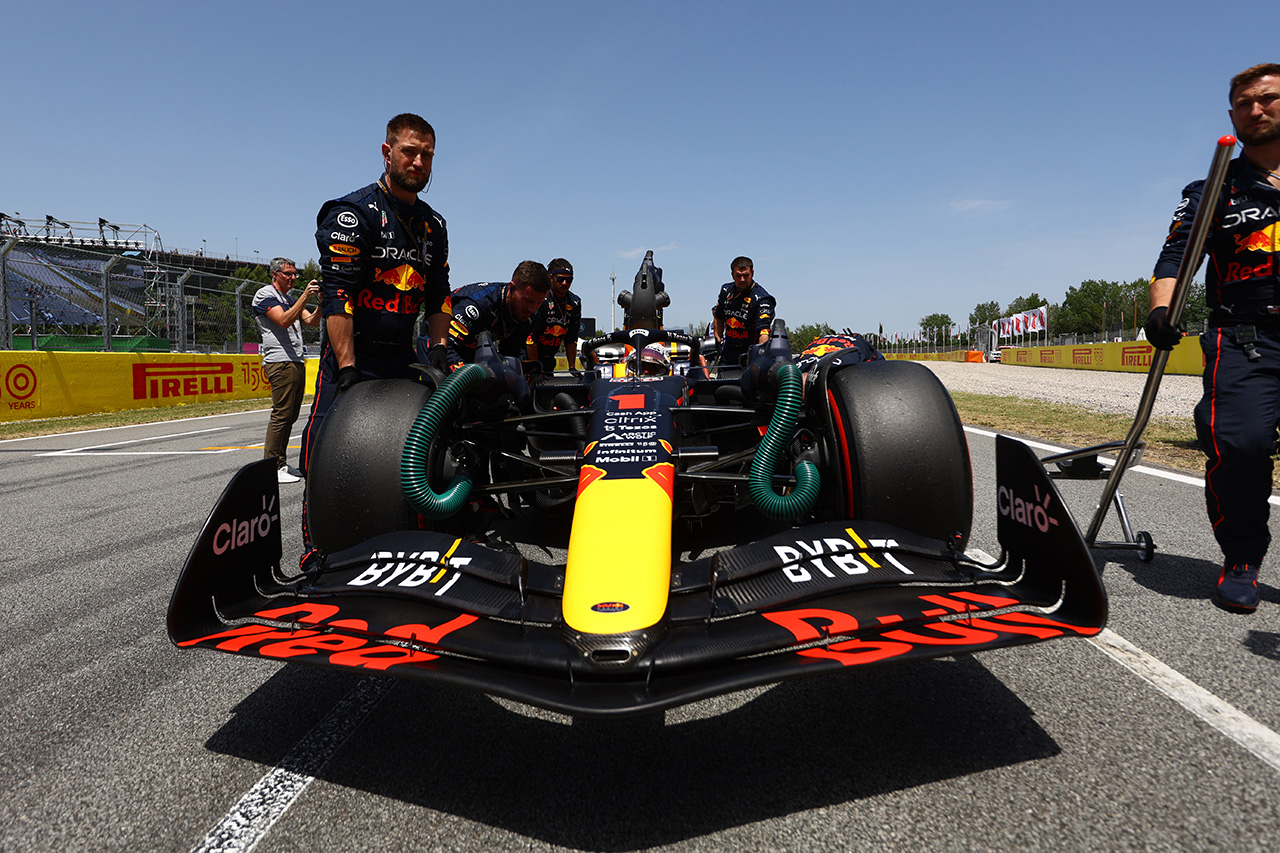 F1チーム、スペインGPで混乱を受けて最低燃料温度の手順を話し合い