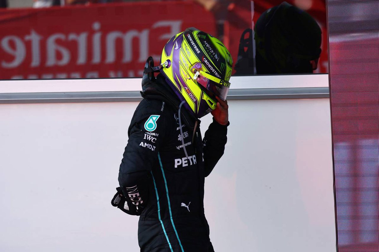 ルイス・ハミルトン、背中の激痛に耐え4位「レースが終わることを祈った」 / メルセデス F1アゼルバイジャンGP 決勝