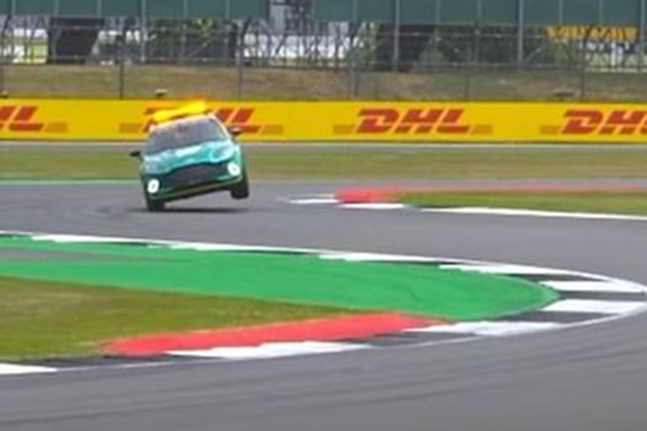 【動画】 F1メディカルカードライバーが片輪走行の凄腕ドライビング / イギリスグランプリ