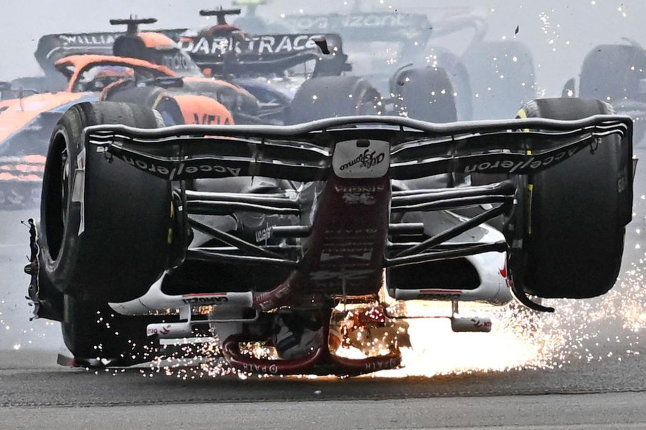FIA、周冠宇の事故を受けてブレード型のロールフープに焦点 / F1イギリスGP