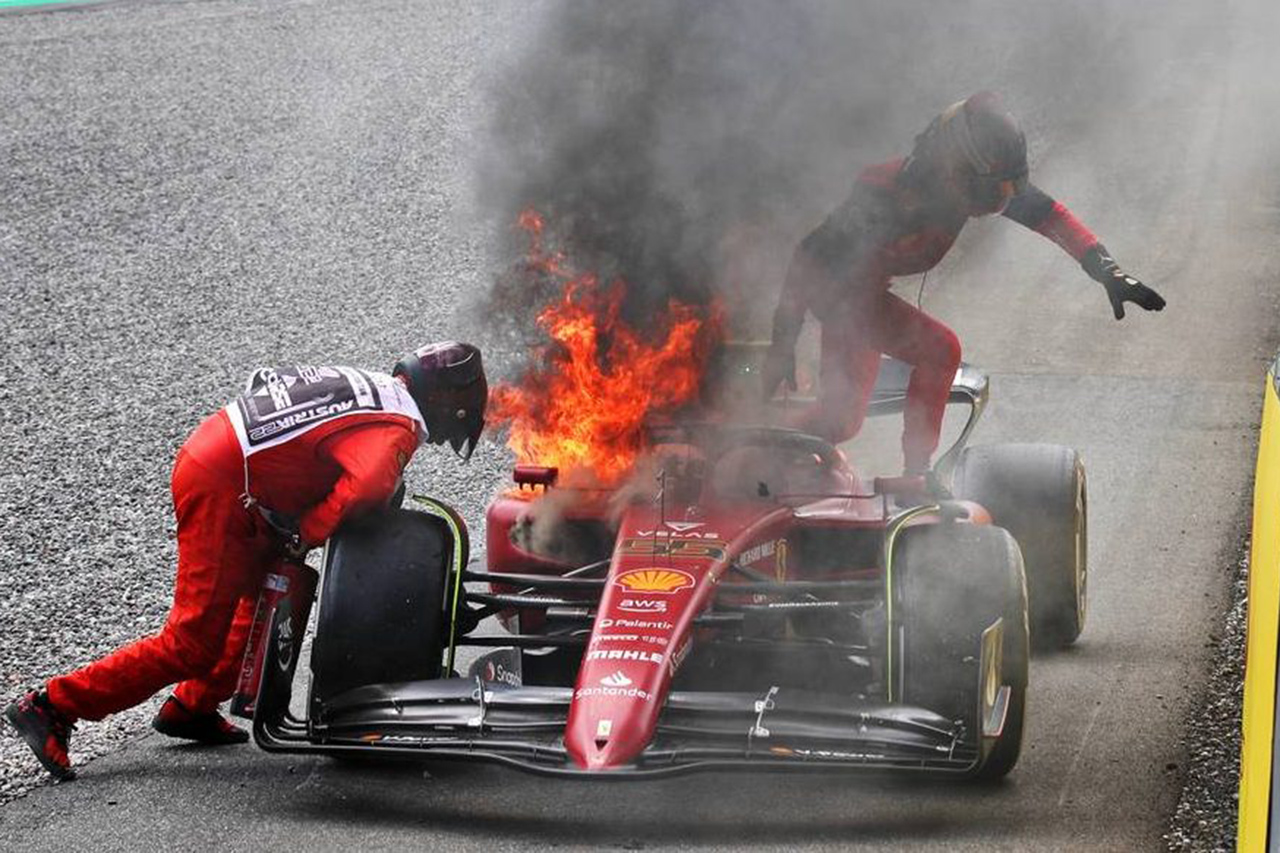 F1オーストリアGPのマーシャル、サインツの車両火災への対応を弁明